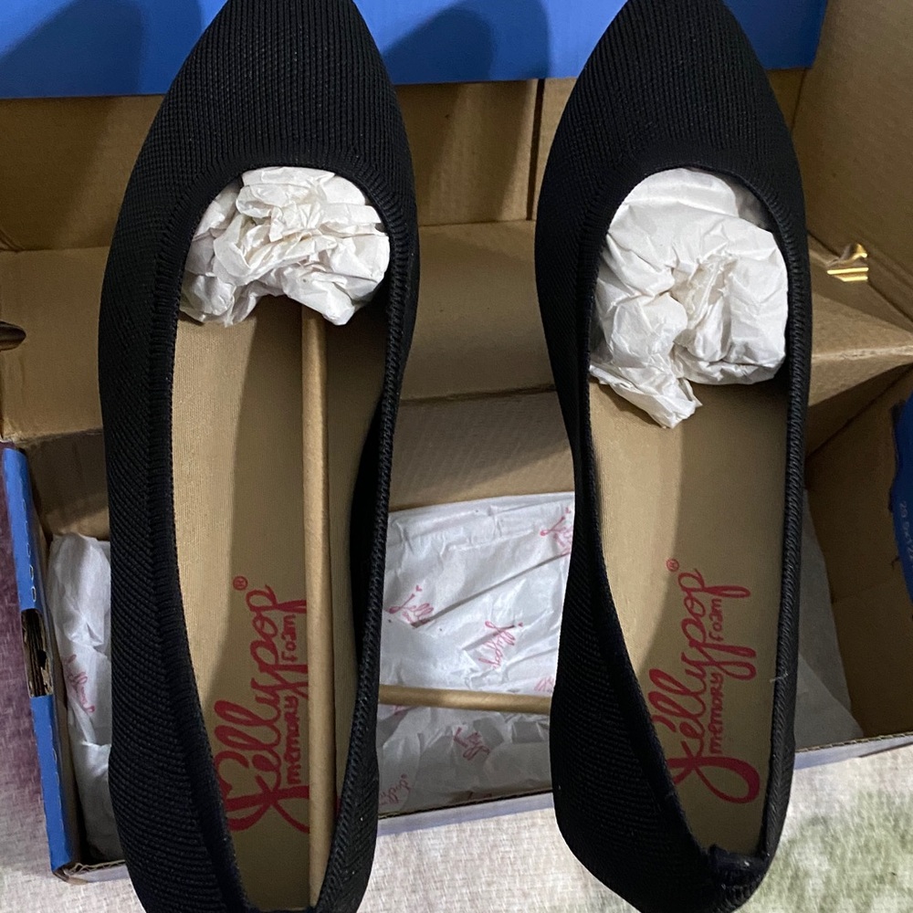 Jellypop Women's Classic Black Loafers